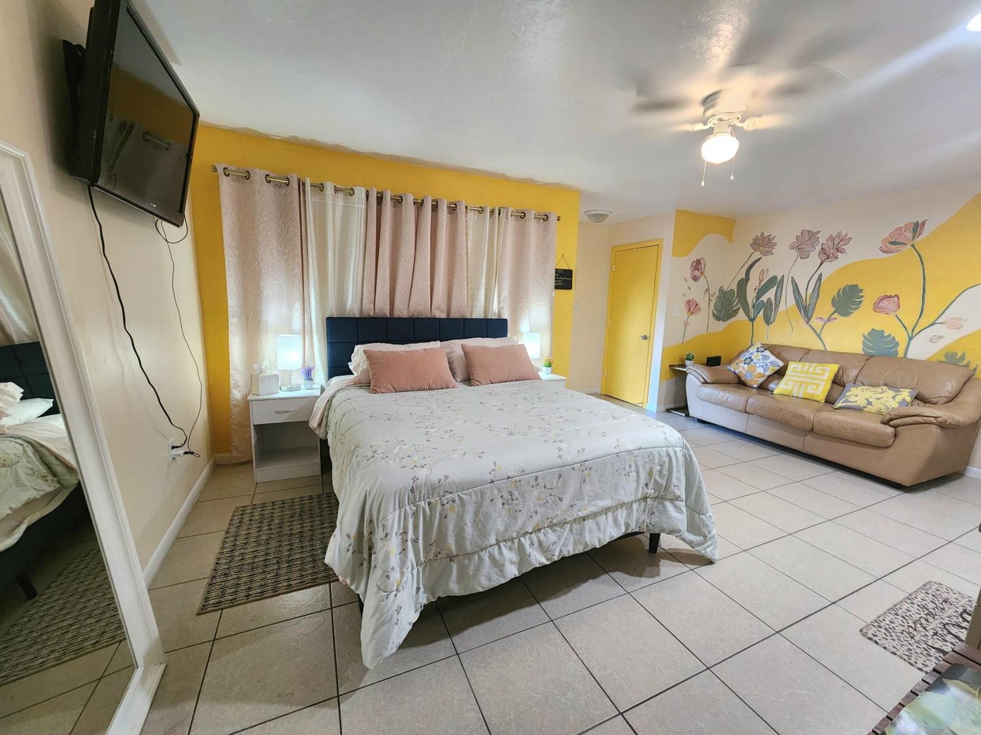 The Sunset Bungalow Naples Room photo